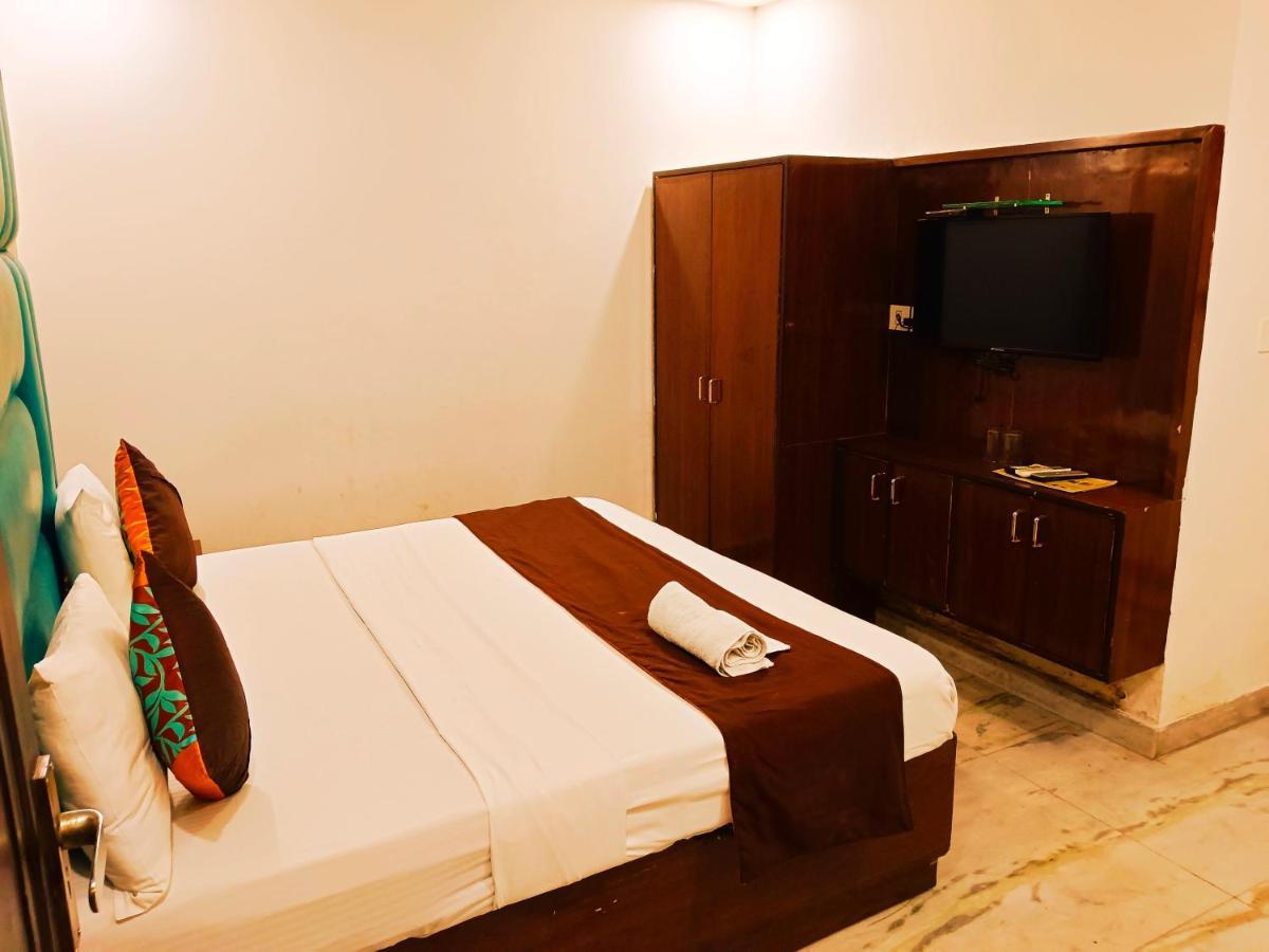 Hotel De Tark Near Igi Airport Delhi 新德里 外观 照片