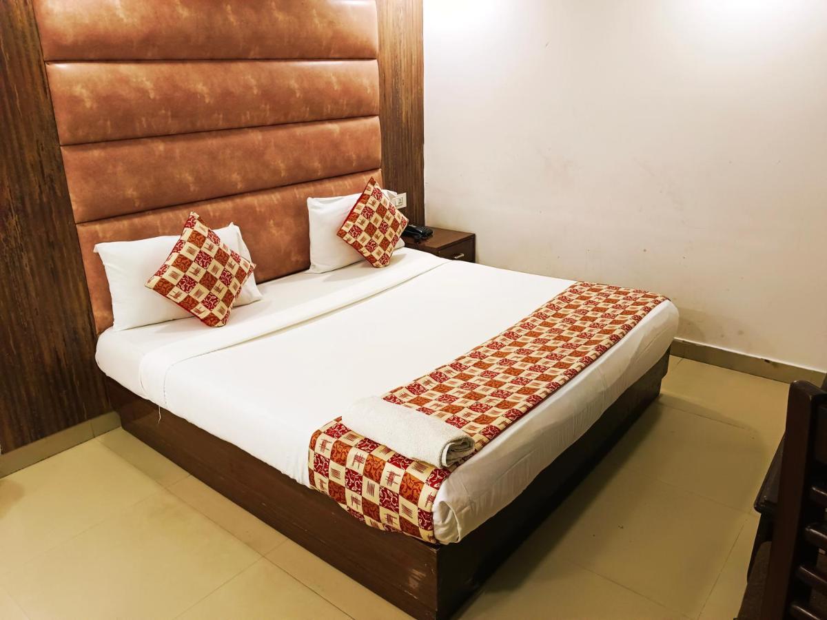 Hotel De Tark Near Igi Airport Delhi 新德里 外观 照片