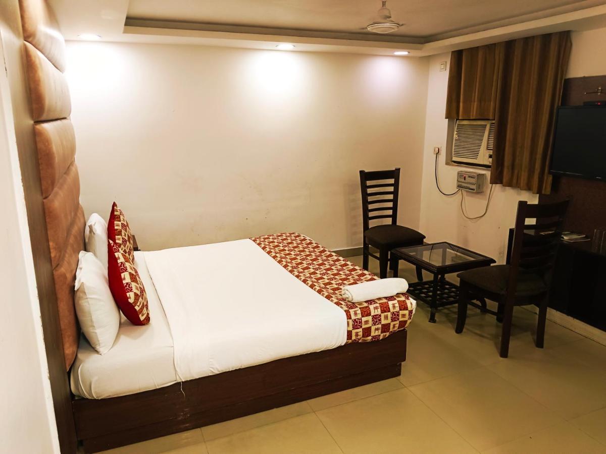 Hotel De Tark Near Igi Airport Delhi 新德里 外观 照片