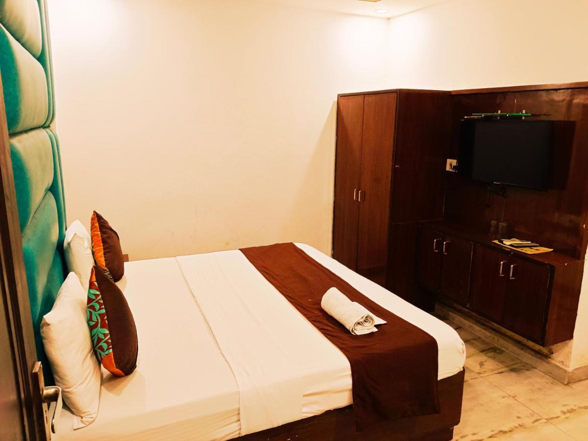 Hotel De Tark Near Igi Airport Delhi 新德里 外观 照片